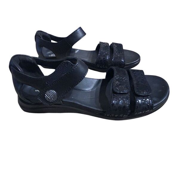 Clarks 26159103 Kylyn Strap Leather Black Dual Strappy Sandals Size 8.5 - Picture 1 of 12